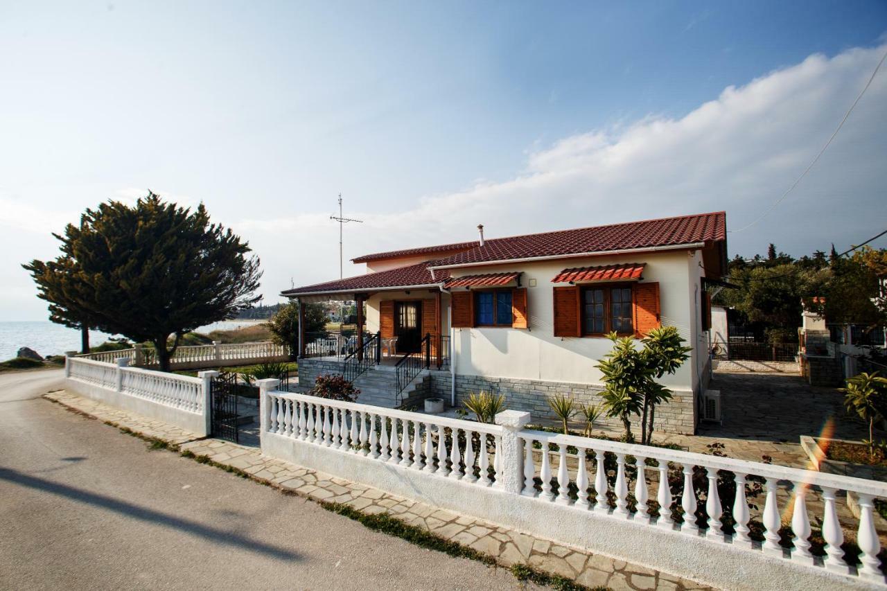 فيلا Halkidiki Seafront Beach House Nea Kallikrateia المظهر الخارجي الصورة